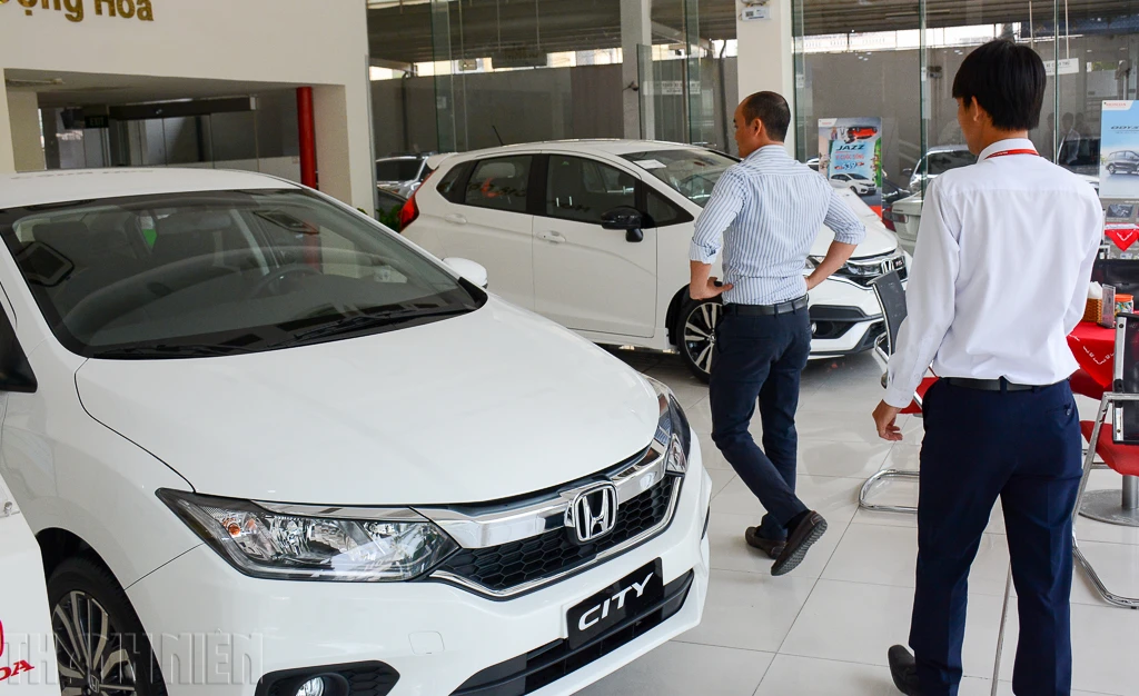 Người Việt giảm mua ô tô du lịch trong mùa dịch bệnh Covid-19