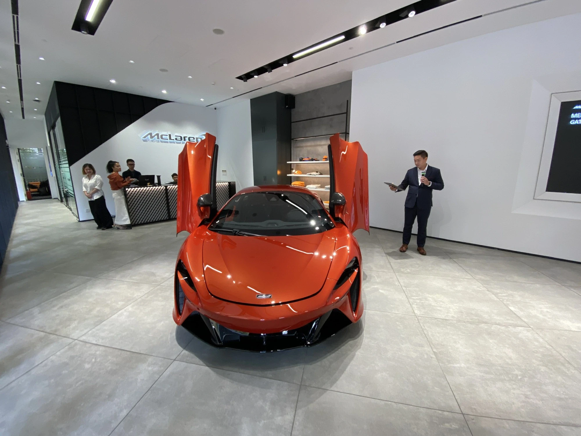 Siêu xe Hybrid đầu tiên của Mclaren có mặt tại Việt Nam, giá tới 20 tỉ đồng